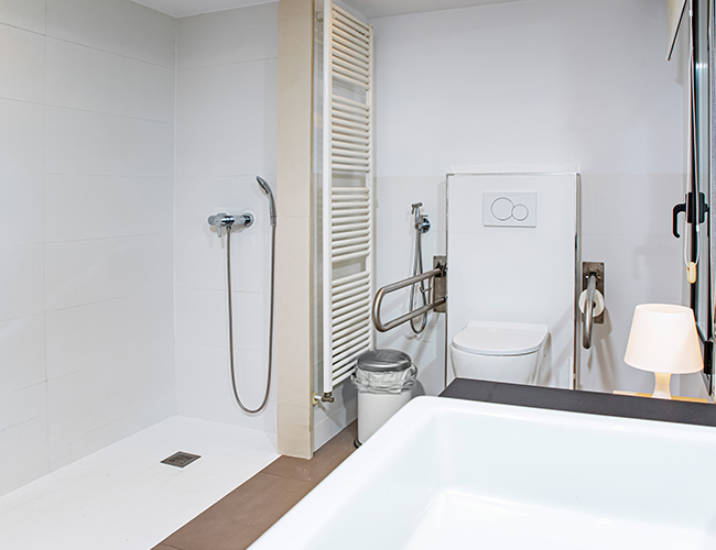 Salle d'eau avec accès PMR dans le Gers